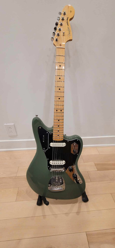 Fender Jaguar USA Antique dans Guitares  à Ouest de l’Île - Image 3