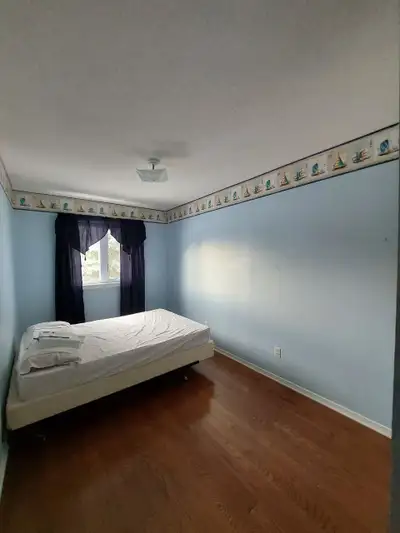 Rooms with Private Bathroom for Rent – Nepean, Ottawa Clean and spacious private room available in a...