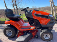 HUSQVARNA YTH21K42 YARD TRACTOR LIKE NEW!