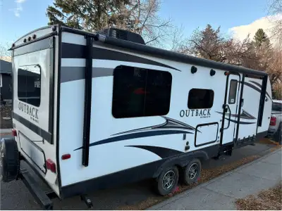 This 28’ 2018 Outback Ultra-Lite 240URS “Toy Hauler” will fit all the stuff you need to glamp in com...