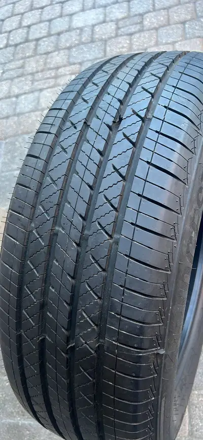 BRIDGESTONE Turanza LS100 Tire P235 /60R18 Dot: 2124 Off Toyota Sienna - you can use as a spare. No...