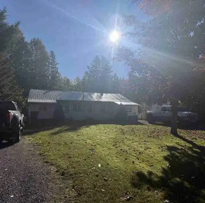 Half of a duplex for rent, 2 bedrooms, 1 bathroom, large shared yard, newly renovated, no pets, no s...