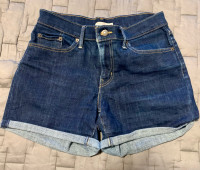 Levi’s women’s jean shorts size 29 (35$ each or 75$ for all 3)