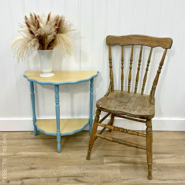 Refinished half moon accent table in Other Tables in Bedford - Image 3