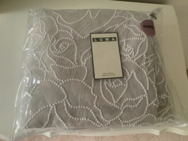 BEDSPREAD COVERLET - Queen Size Bed - Grey with White Stitching in Bedding in Belleville - Image 2