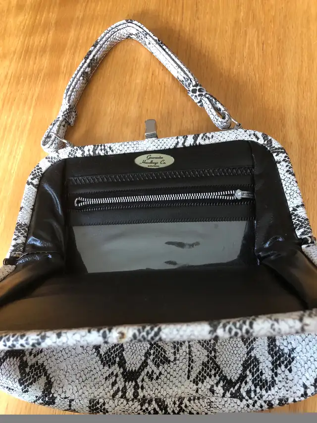 Vintage Guarantee Handbags Co. Snakeskin Purse Handbag in Women's - Bags & Wallets in Kitchener / Waterloo - Image 3