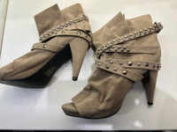 Women`s Leather Ankle boots new size 10