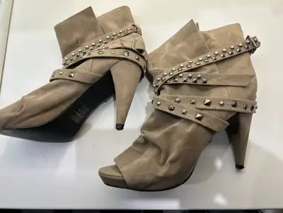 Women`s Leather Ankle boots new size 10, View more