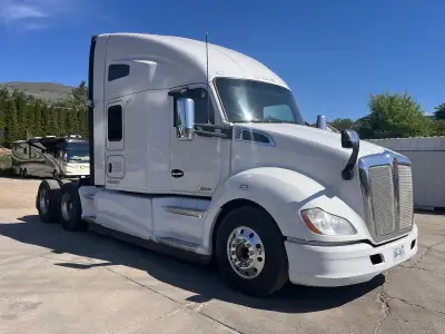 Looking for a powerhouse that is ready to hit the highway and make you money today? This clean, heav...