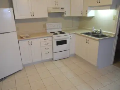 PRESTON, 1-bedroom lower-level apartment in a well-maintained building. Appliances, water, hydro, he...