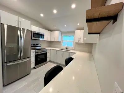 All Inclusive 2 Bedroom 1 Bath unit in Old South triplex with AC