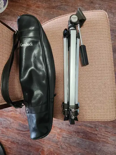 This Kenlock 1000 tripod is a sturdy and reliable support for your camera, ideal for photographers s...