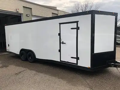 Remorque Cynergy Cargo 8.5 x 24 V-nose Essieux 5200 avec pneus radial Porte de côté 36 pouces Intéri...