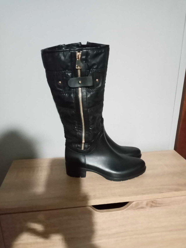 Bottes d'hiver  et de pluie pour femme,  grandeur 6 (37) , noir dans Femmes - Chaussures  à Laval/Rive Nord - Image 2