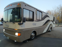 1996 Fleetwood Discovery Freightliner 37' Diesel - Class A