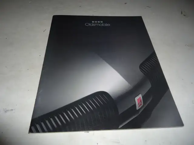 1993 OLDSMOBILE DEALER SALES BROCHURE. in Arts & Collectibles in Belleville - Image 2