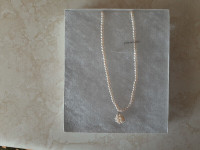 Art4u2enjoy (J) Button Pearl Necklace 190 Pearls w/a 700.00$