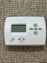 Honeywell programmable thermostat Pro 4000 TH4110D1007