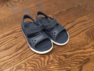 KIDS CROCS SIZE 7 Very good condition Porch pick up at anytime near by Eglinton and Kipling