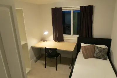 Available now, 1 min walking distance to Brentwood Mall, Burnaby
