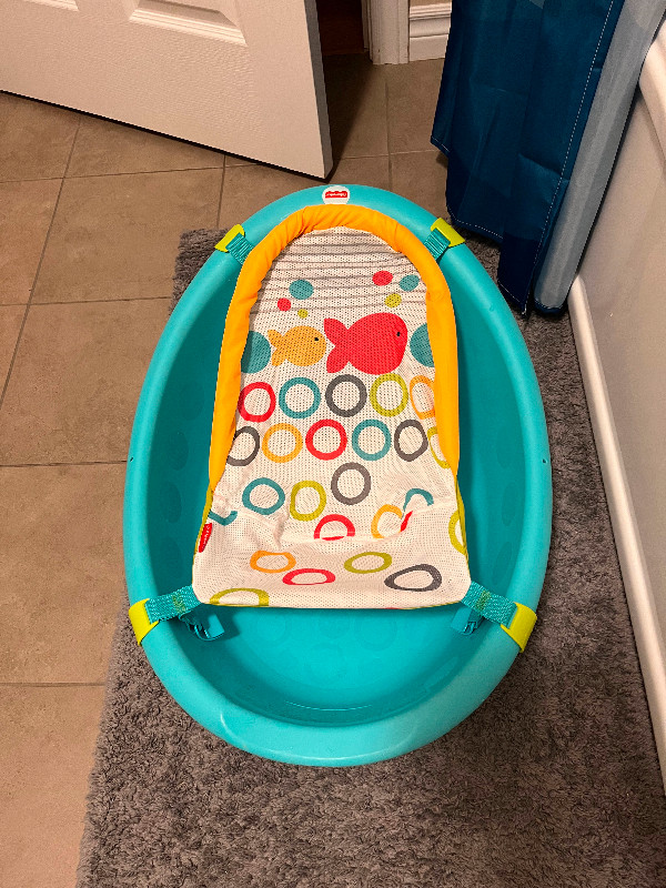 Fisher-Price Rinse ‘n Grow Tub in Bathing & Changing in Fredericton