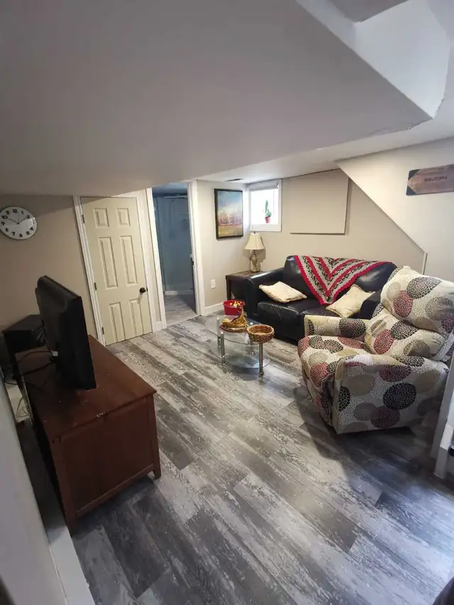 Well maintained unit in a great neighborhood in Long Term Rentals in Sarnia - Image 5