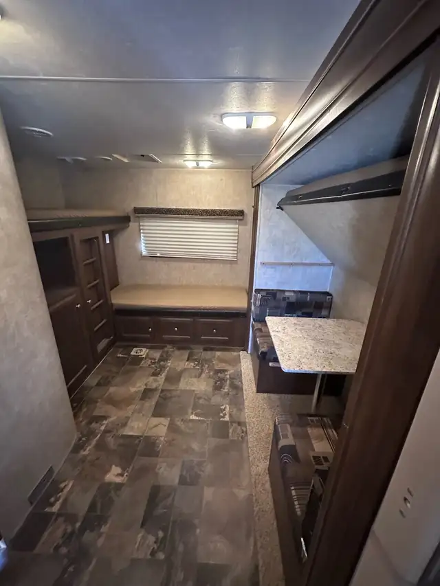 2014 Venture Sporttrek 320VIK *sale pending* in Travel Trailers & Campers in Regina - Image 9