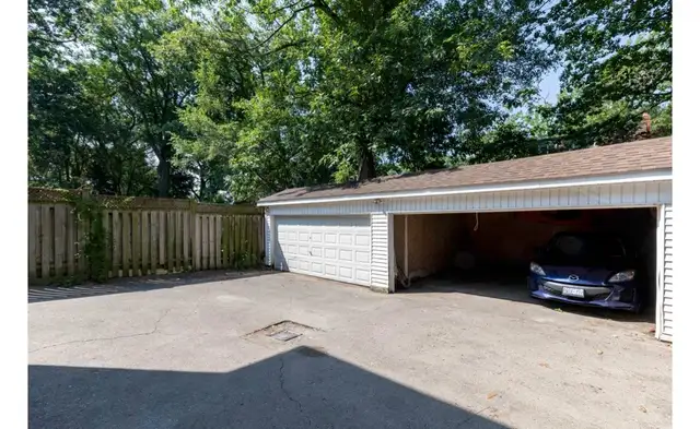 Spacious 2 Bedroom Basement Apartment - Toronto Beaches Area in Long Term Rentals in City of Toronto - Image 9