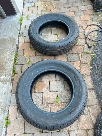 Two All-Season Tire: Yokohama Avid Ascend GT 225/65R17 102H Only used for one trip. Like new. 100$ e...