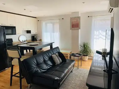 Furnished 2BR / 2 Bath Apartment – Downtown Montreal Condo