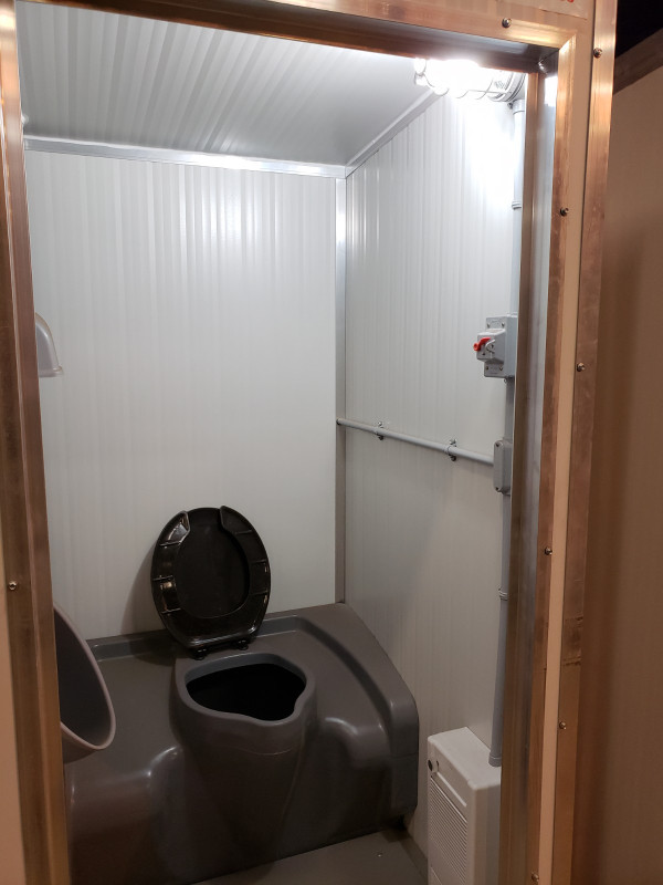 Heated Portable Toilets in Other in Edmonton - Image 2