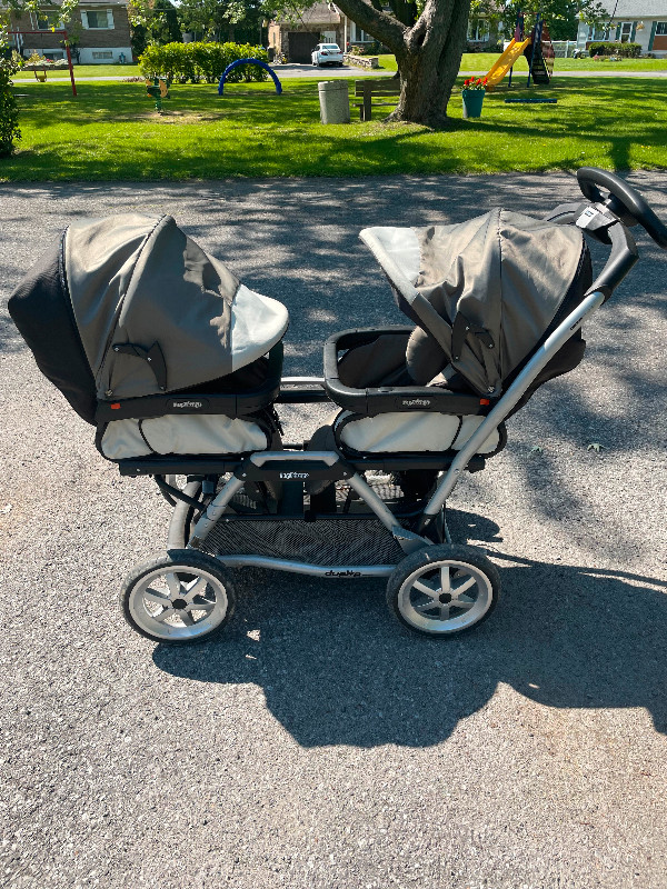 Peg Perego double stroller with steering wheel dans Poussettes, porte-bébés et sièges d'auto  à Ouest de l’Île - Image 2