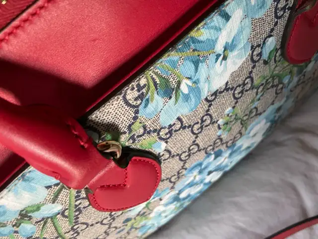 Gucci Bag in Women's - Bags & Wallets in Mississauga / Peel Region - Image 6