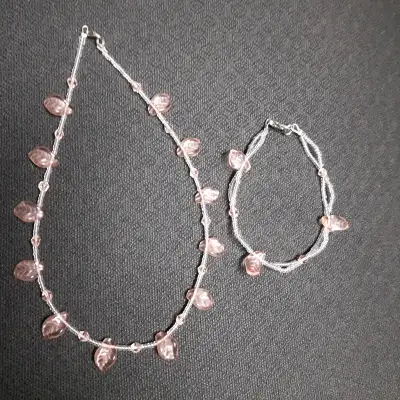 2SETS NEUFS:COLLIER+BRACELET+COLLIER+BOUCLES D'OREILLES $10.00CH, View more