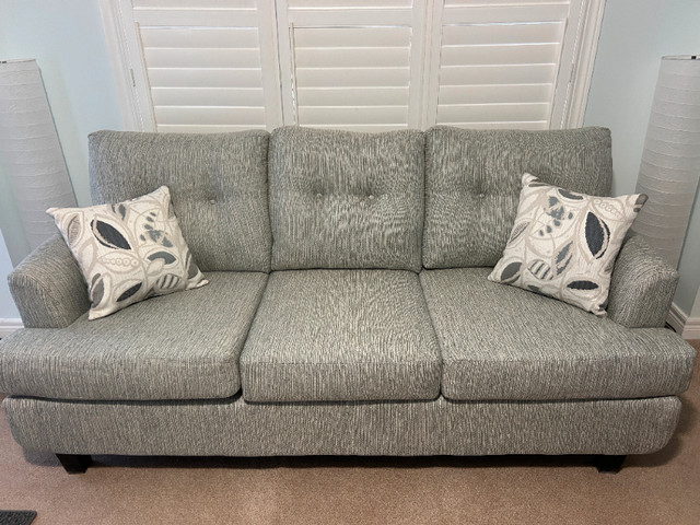 Modern Comfy Sofa in Couches & Futons in Oakville / Halton Region