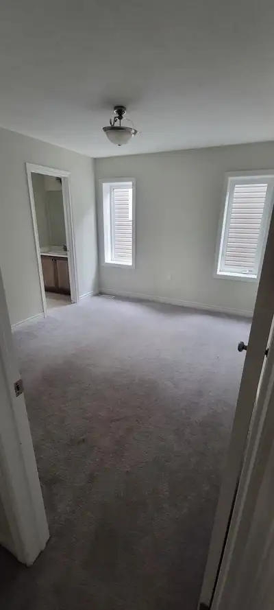 - Space available for one girl. - Room available from May 1st . - private attached washroom - 5-minu...