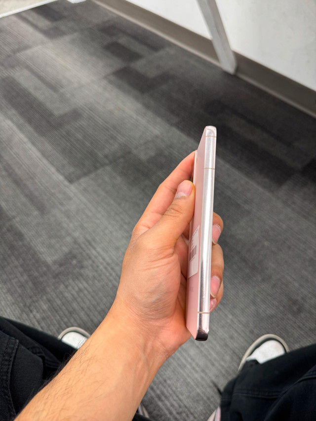 Unlocked Samsung s22 $399 with 1 year warranty in Cell Phones in Calgary - Image 3