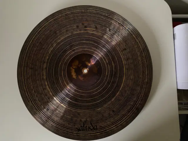 19" Saluda Hand Hammered Ride / Crash - 12" Hi-Hats in Drums & Percussion in Windsor Region - Image 3