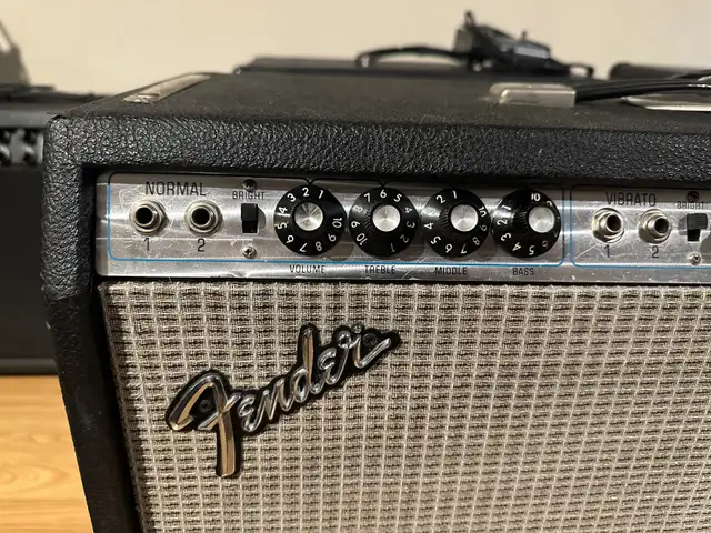 74 Fender Twin Reverb 2x12 Combo Amp in Amps & Pedals in St. Catharines - Image 3