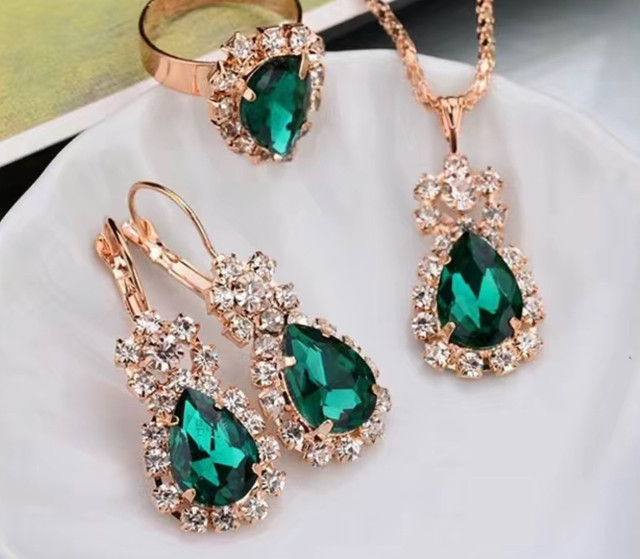 Elegant Faux Emerald Necklace, Ring and Earrings set - BRAND NEW in Jewellery & Watches in Ottawa