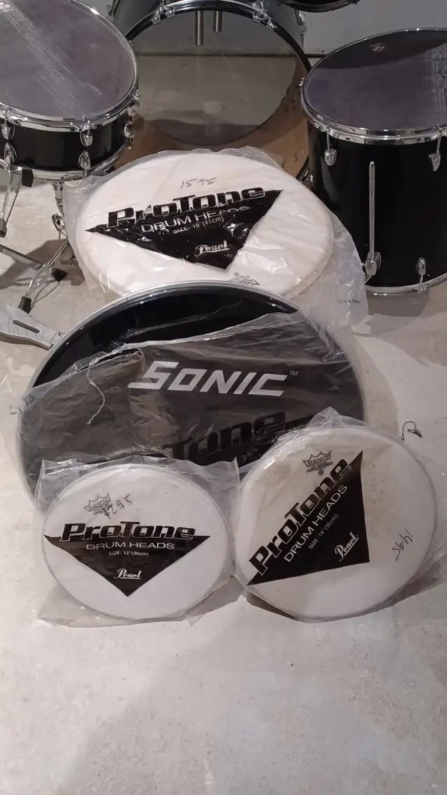 NEW PRICE!!! Drum kit in Drums & Percussion in Oshawa / Durham Region - Image 4