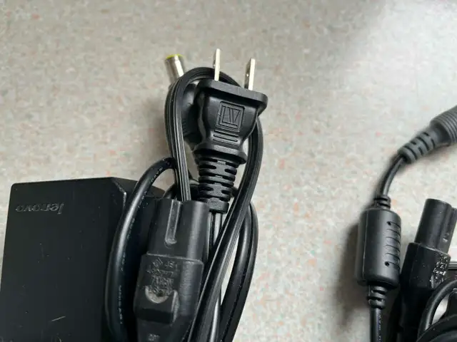 Disque dur Hitachi+Chargeur de batterie portable LENOVO in Laptop Accessories in Longueuil / South Shore - Image 6
