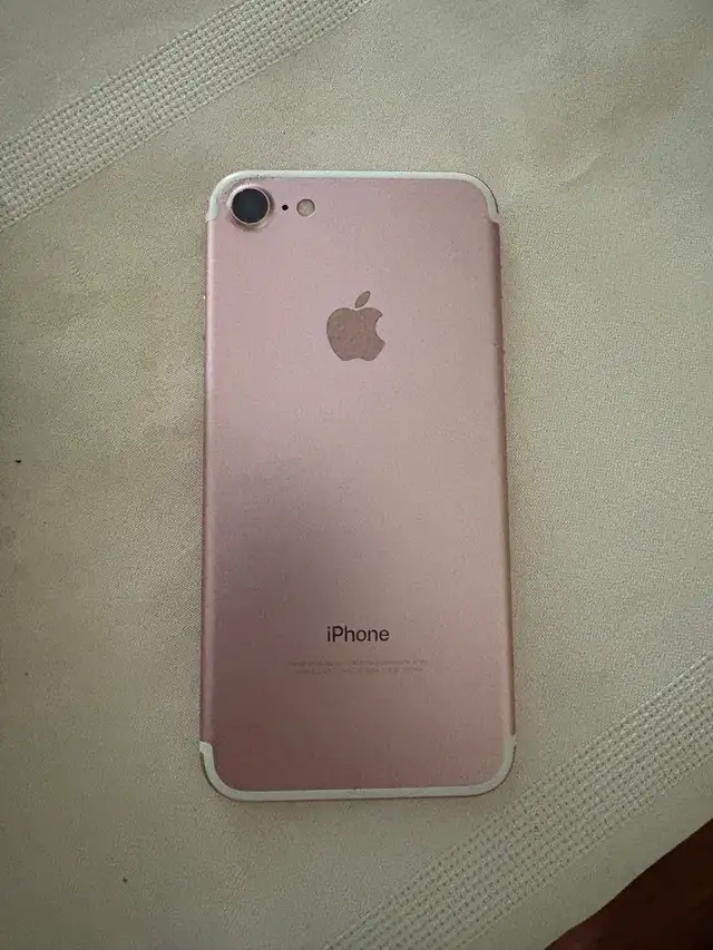 iPhone 7 Rose gold  in Cell Phones in St. Catharines - Image 3