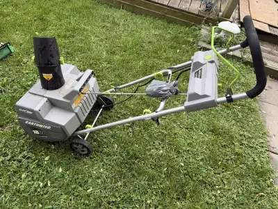 SNOW THROWER...Earthwise SN72018...(ELECTRIC), View more