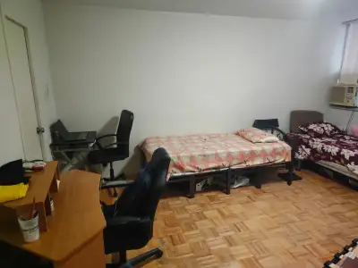 Bedspace available for rent at 79 Thorncliffe Park