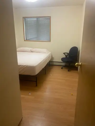 Near UFM room available from rent