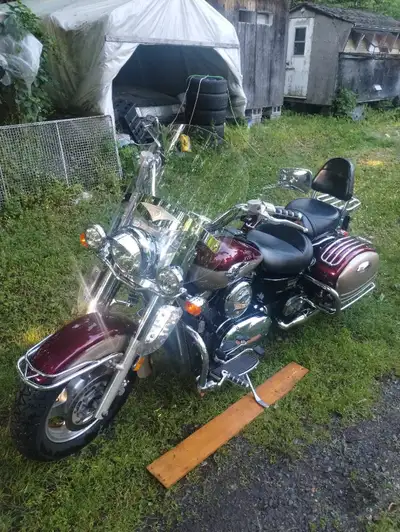 2003 Kawasaki Nomad a vendre en bonne condition, bas milage 41,470 km viens avec siège Mustang avec...