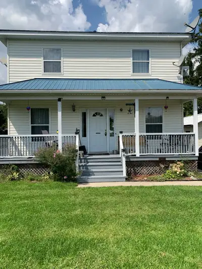 Quiet home in the country Parking, laundry, share kitchen, and living area. Easy access to 417 Eazy...