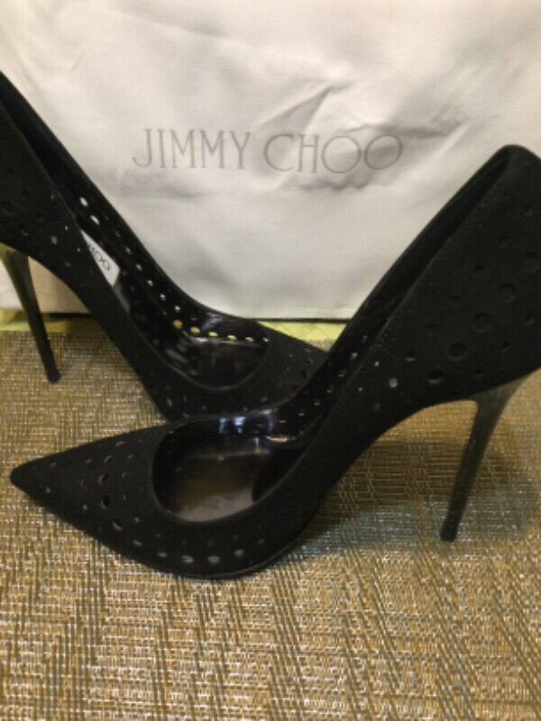 Jimmy Choo black suede pumps in Women's - Shoes in City of Toronto - Image 4