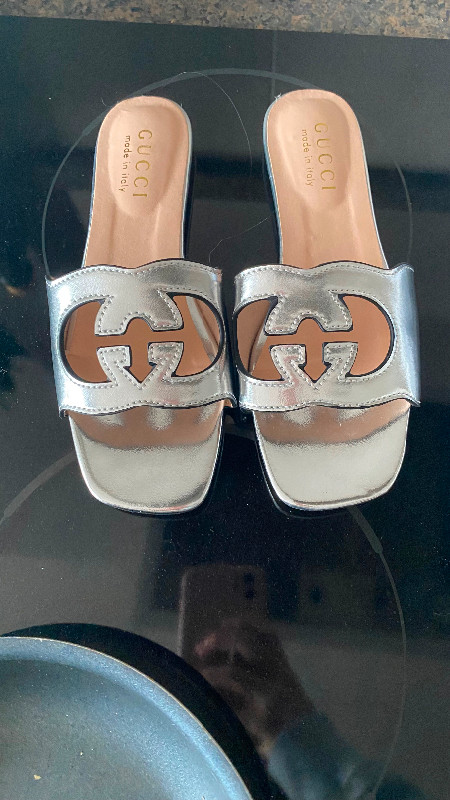 Gucci sandals shoes gucci slides size 37 6.5-7 brand new leather in Women's - Shoes in Markham / York Region - Image 3